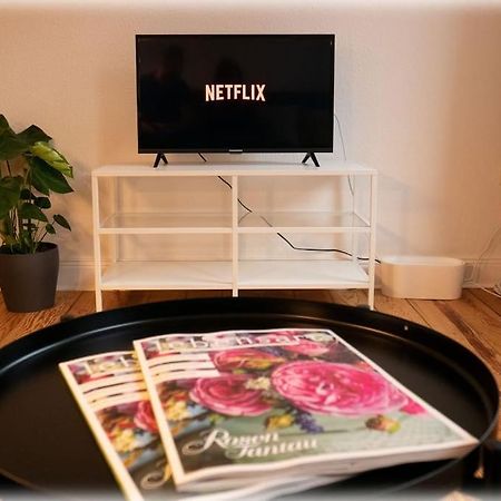 Gemuetlich - 2 Zimmer-Altbau, 24H Check-In Кил Екстериор снимка
