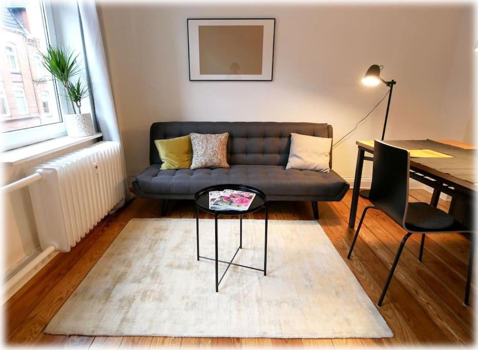 Gemuetlich - 2 Zimmer-Altbau, 24H Check-In Кил Екстериор снимка