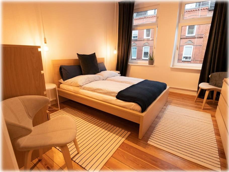 Gemuetlich - 2 Zimmer-Altbau, 24H Check-In Кил Екстериор снимка