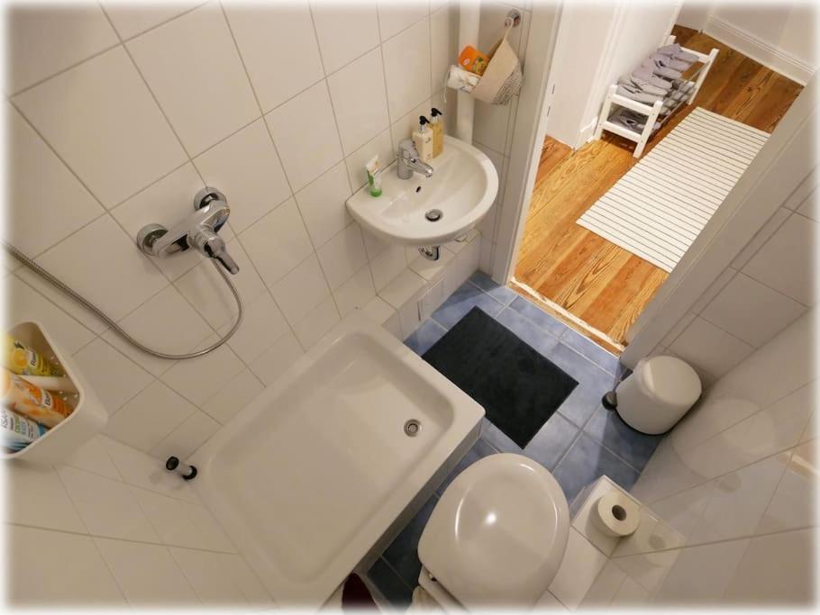 Gemuetlich - 2 Zimmer-Altbau, 24H Check-In Кил Екстериор снимка